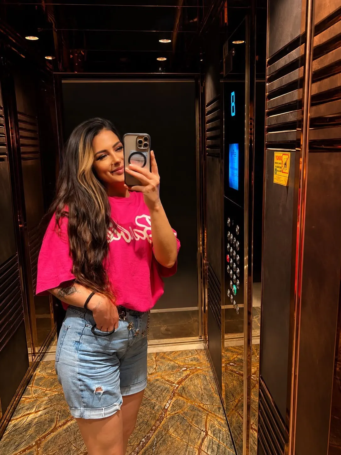 Tuğçe Kahramankazan Escort | Zarafet ve Şıklığın Buluşması